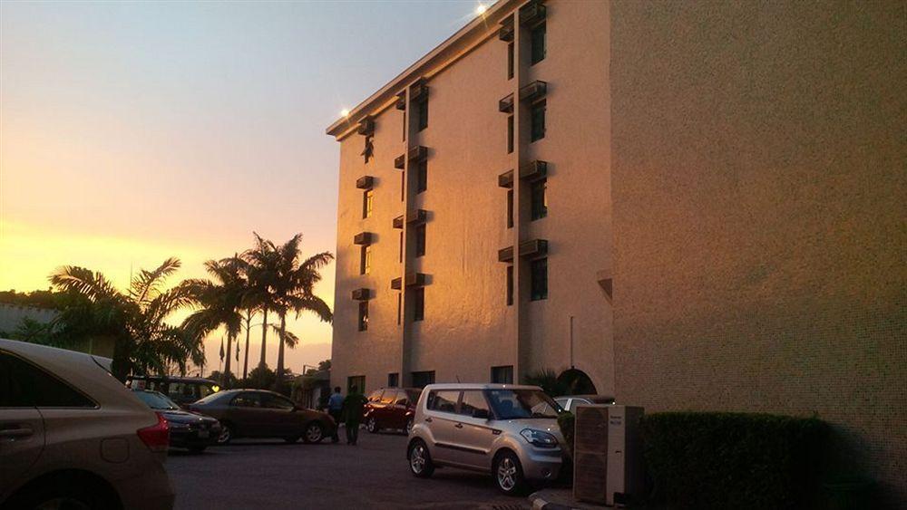 Mobushipe Denis Hotel Abuja מראה חיצוני תמונה