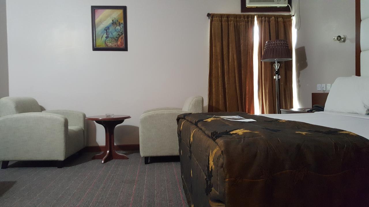 Mobushipe Denis Hotel Abuja מראה חיצוני תמונה