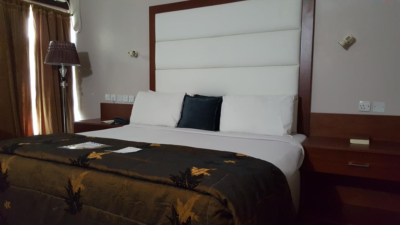 Mobushipe Denis Hotel Abuja מראה חיצוני תמונה
